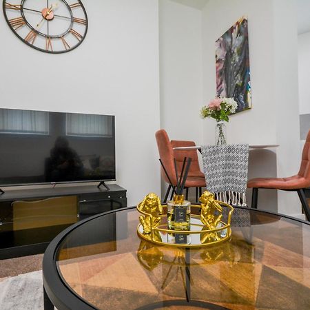 Stylish Suite With Free Parking Manchester Exterior photo